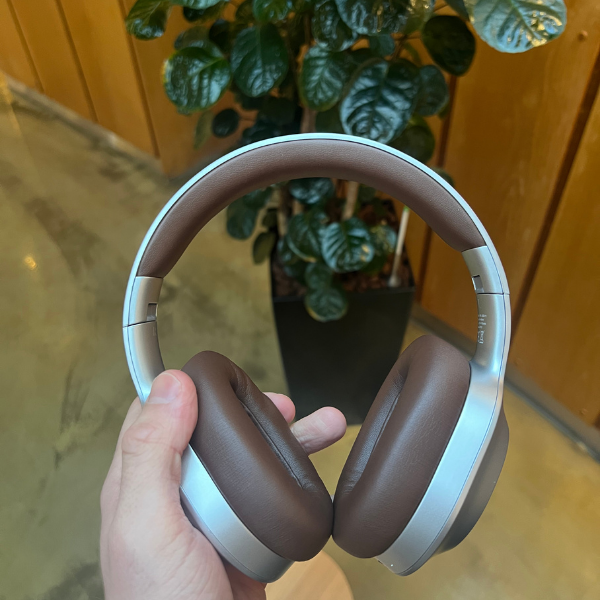 Soundliving Wave Pro x Emilie Malou Limited Edition - Bedste hovedtelefoner - Techii.dk