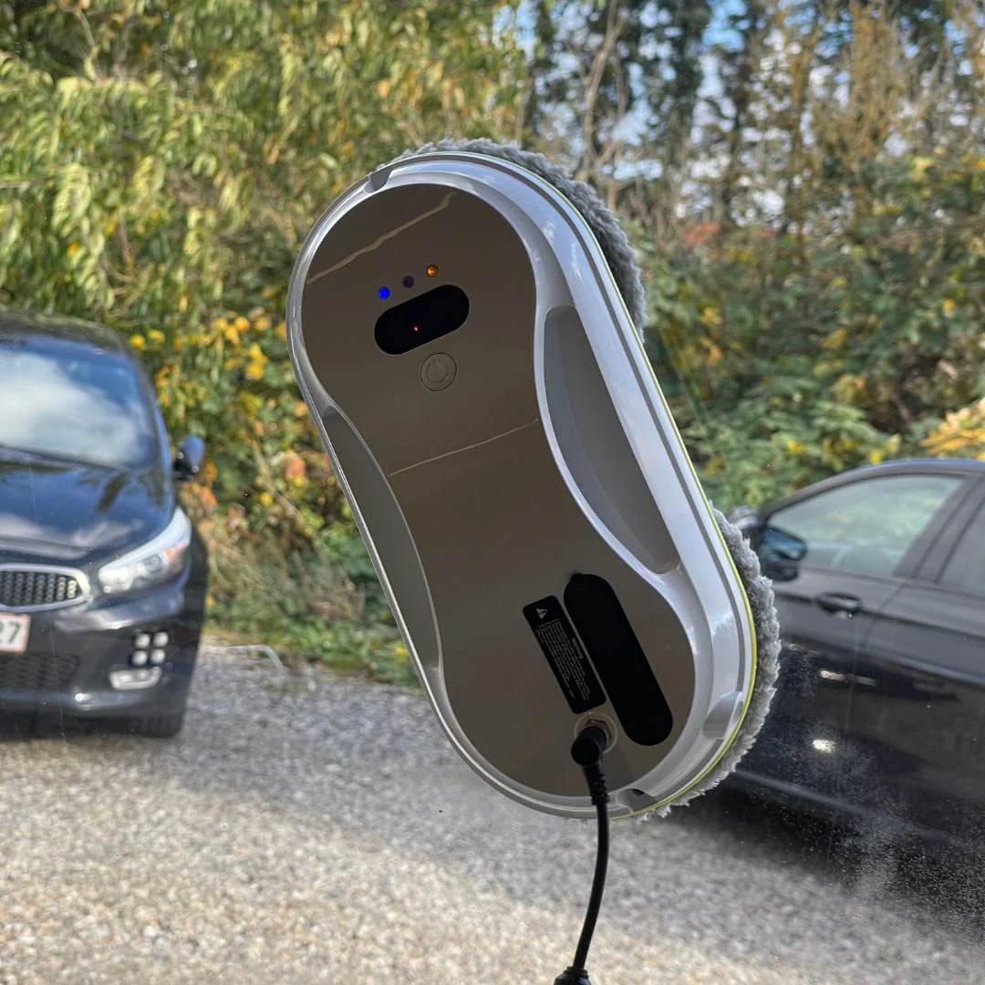 Premium Vinduespudserrobot  Avanceret Teknologi til Perfekte Vinduer - iHero - robotvinduespudser test - Techii.dk